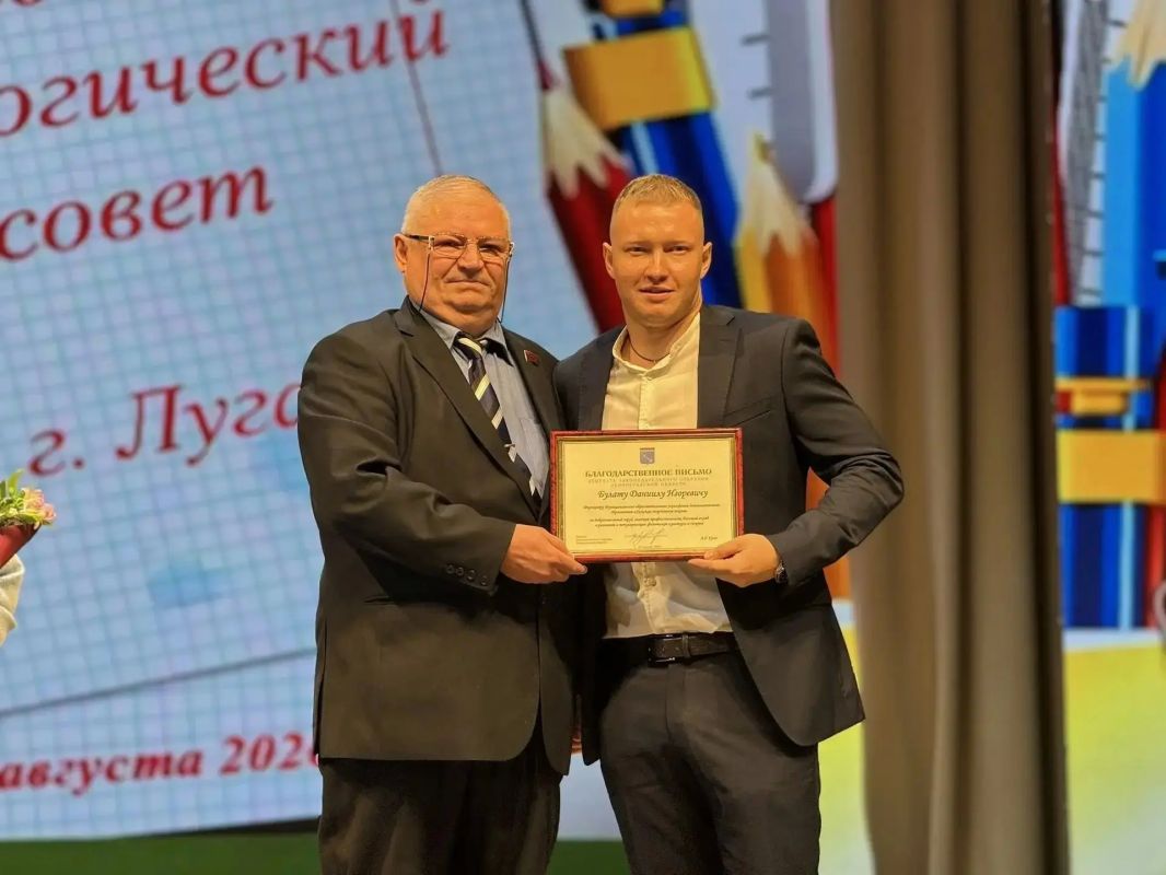 Вице-губернатор Ленинградской области Олег Малащенко принял участие в педагогическом совете Лужского района Вице-губернатор Ленинградской области Олег Малащенко принял участие в педагогическом совете Лужского района