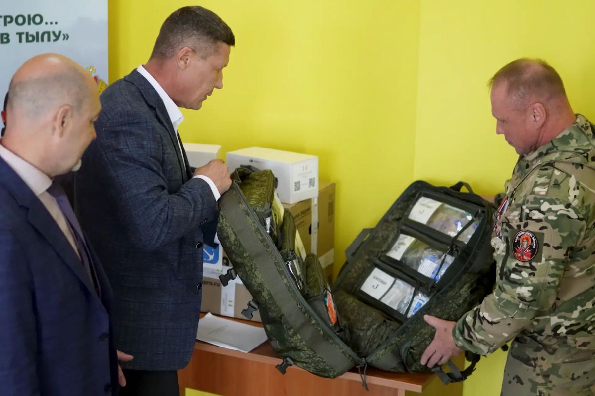 Разведотряд получил новую партию помощи от фонда «Ленинградский рубеж» — военнослужащий с позывным «Никола» во время короткого отдыха забрал для своего подразделения разведывательные БПЛА, средства связи и медицинское... Разведотряд получил новую партию помощи от фонда «Ленинградский рубеж» — военнослужащий с позывным «Никола» во время короткого отдыха забрал для своего подразделения разведывательные БПЛА, средства связи и медицинское...