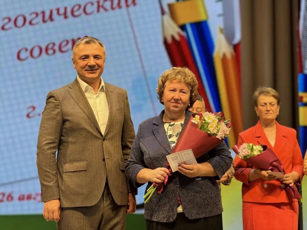 Вице-губернатор Ленинградской области Олег Малащенко принял участие в педагогическом совете Лужского района Вице-губернатор Ленинградской области Олег Малащенко принял участие в педагогическом совете Лужского района