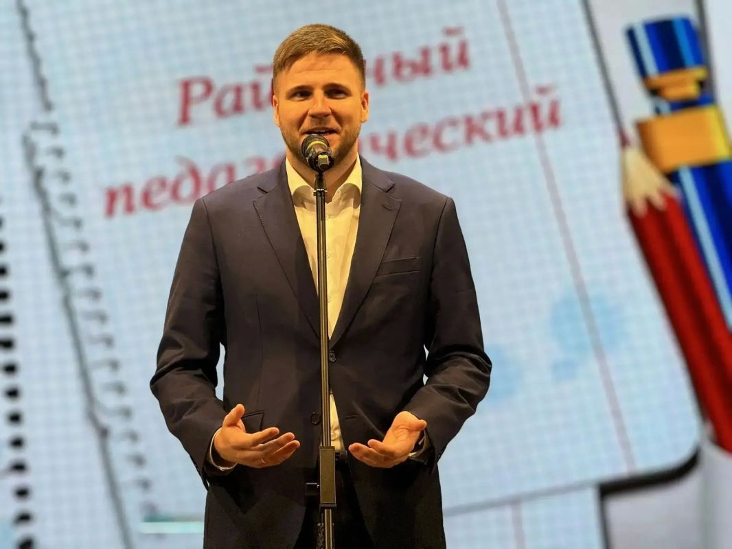 Вице-губернатор Ленинградской области Олег Малащенко принял участие в педагогическом совете Лужского района Вице-губернатор Ленинградской области Олег Малащенко принял участие в педагогическом совете Лужского района