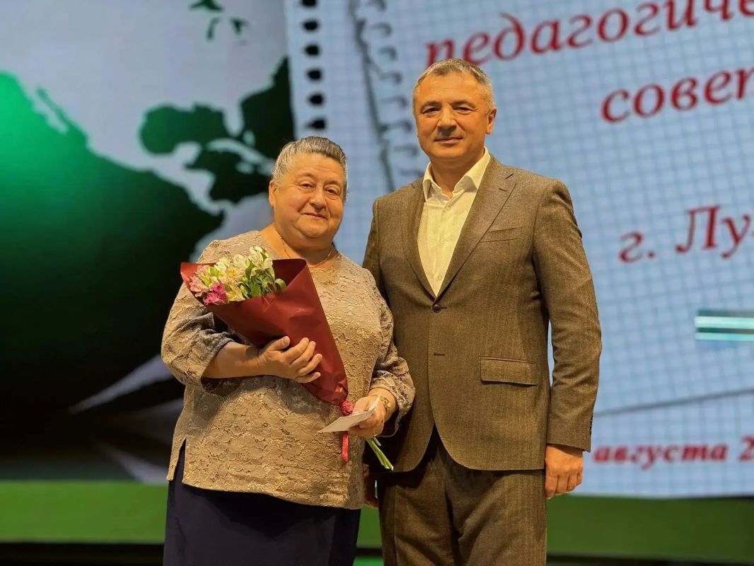 Вице-губернатор Ленинградской области Олег Малащенко принял участие в педагогическом совете Лужского района Вице-губернатор Ленинградской области Олег Малащенко принял участие в педагогическом совете Лужского района