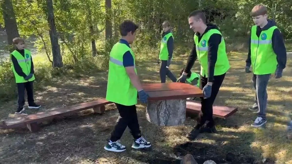 Благодаря «Друзьям леса» на озере Налимовка в Выборгском районе появилась новая площадка для отдыха. Благодаря «Друзьям леса» на озере Налимовка в Выборгском районе появилась новая площадка для отдыха.