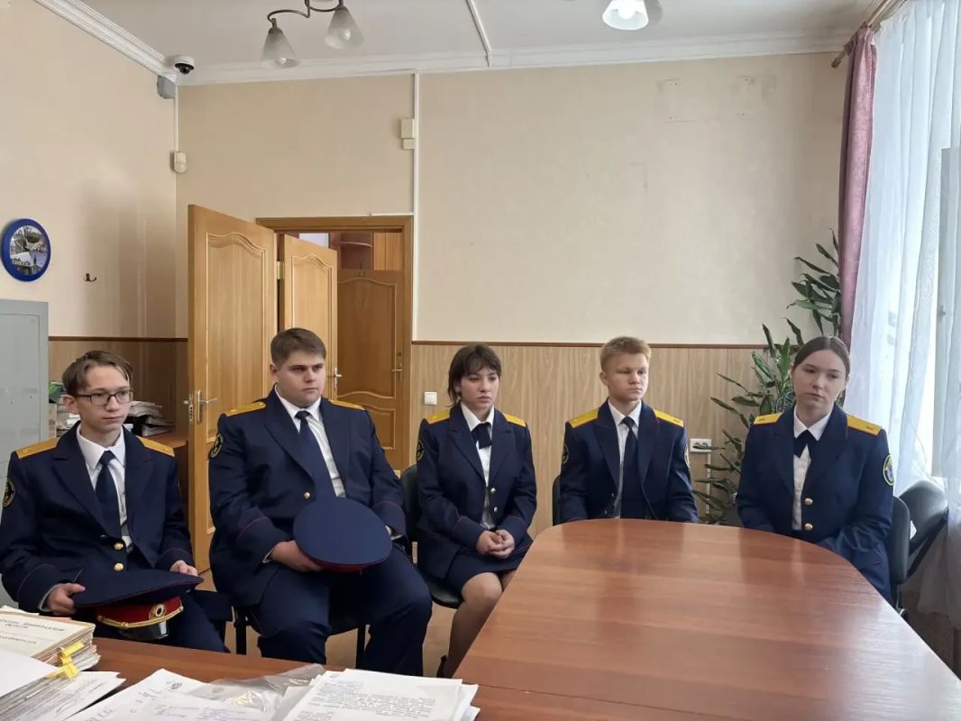 Следователь-криминалист, проходящий службу в зоне СВО, и председатель Совета ветеранов следствия провели для кадет профильных кадетских классов СК России «Урок мужества» Следователь-криминалист, проходящий службу в зоне СВО, и председатель Совета ветеранов следствия провели для кадет профильных кадетских классов СК России «Урок мужества»