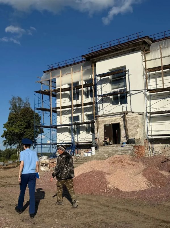 Ремонтные работы в школе № 4 им. М. Горького в зоне особого внимания Подпорожской городской прокуратуры Ремонтные работы в школе № 4 им. М. Горького в зоне особого внимания Подпорожской городской прокуратуры