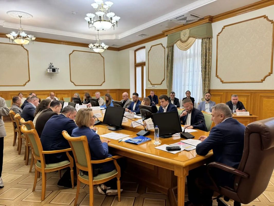 Вице-губернатор Ленинградской области Олег Малащенко провёл заседание рабочей группы по развитию сотрудничества с Республикой Беларусь Вице-губернатор Ленинградской области Олег Малащенко провёл заседание рабочей группы по развитию сотрудничества с Республикой Беларусь