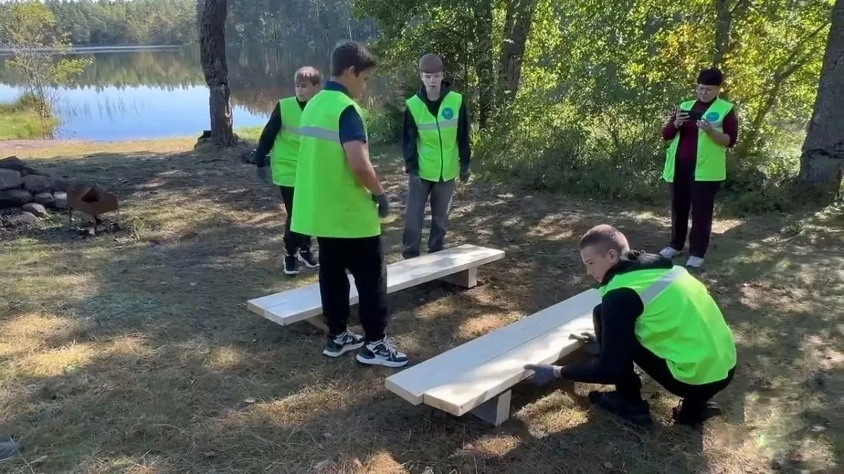 Школьники обустроили зону отдыха у озера Налимовка Школьники обустроили зону отдыха у озера Налимовка