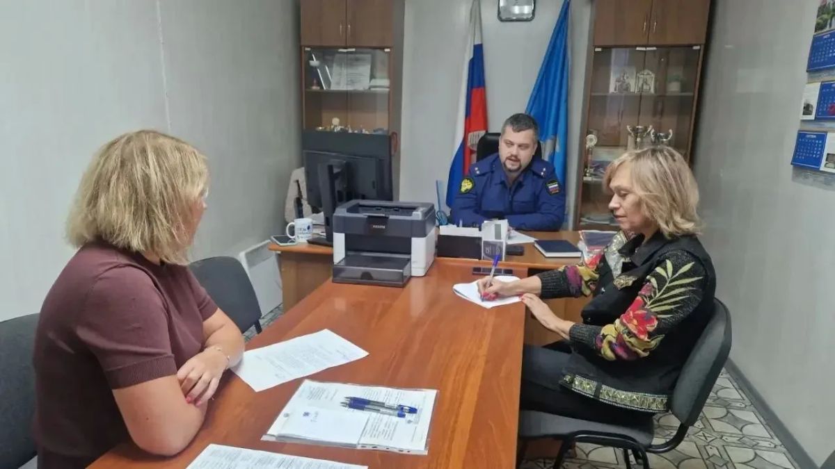 Приозерский городской прокурор Станислав Гузенко провел личный прием жителей Ларионовского сельского поселения Приозерский городской прокурор Станислав Гузенко провел личный прием жителей Ларионовского сельского поселения
