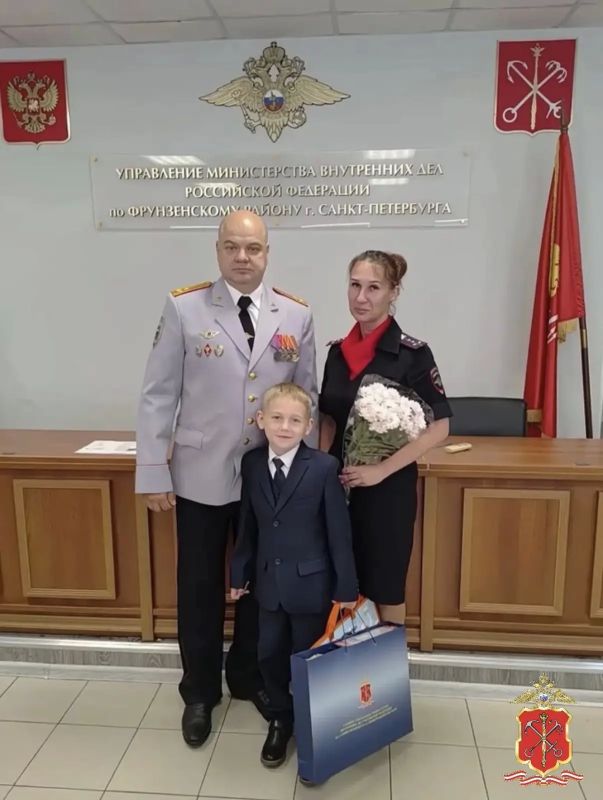 В преддверии Дня знаний сотрудники петербургской полиции поздравили будущих первоклассников в рамках акции «В гостях у дяди Степы» В преддверии Дня знаний сотрудники петербургской полиции поздравили будущих первоклассников в рамках акции «В гостях у дяди Степы»