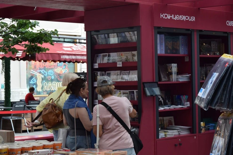 Более 370 тысяч человек посетили летние «Книжные аллеи» Более 370 тысяч человек посетили летние «Книжные аллеи»