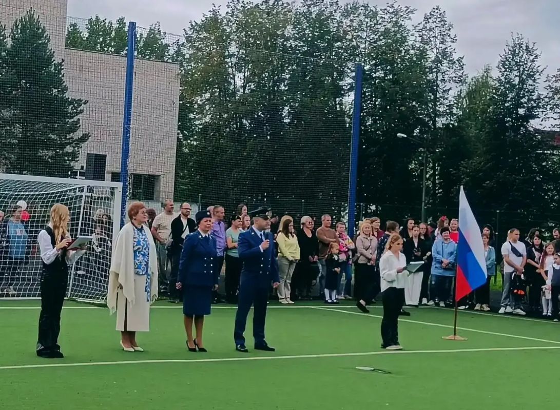 Городские и районные прокуроры Ленинградской области поздравили детей с началом учебного года Городские и районные прокуроры Ленинградской области поздравили детей с началом учебного года