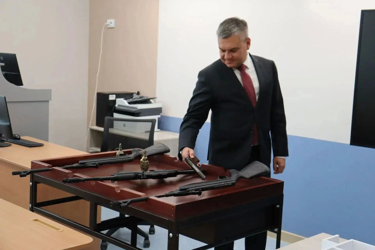 Прокурор Ленинградской области Пётр Забурко принял участие в торжественной линейке МОУ «Новосельская общеобразовательная школа №1» Прокурор Ленинградской области Пётр Забурко принял участие в торжественной линейке МОУ «Новосельская общеобразовательная школа №1»