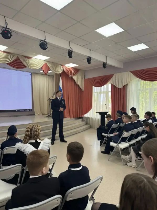 В День знаний следователи Ленинградской области провели «Уроки мужества» для кадет В День знаний следователи Ленинградской области провели «Уроки мужества» для кадет