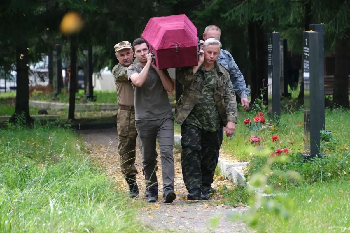 В Кировском районе захоронили останки 216 красноармейцев В Кировском районе захоронили останки 216 красноармейцев