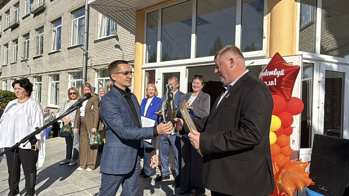 В День знаний одновременно в двух районах Ленинградской области стартовала региональная эко-эстафета «Экостражи Ленобласти: передай планете слово» В День знаний одновременно в двух районах Ленинградской области стартовала региональная эко-эстафета «Экостражи Ленобласти: передай планете слово»