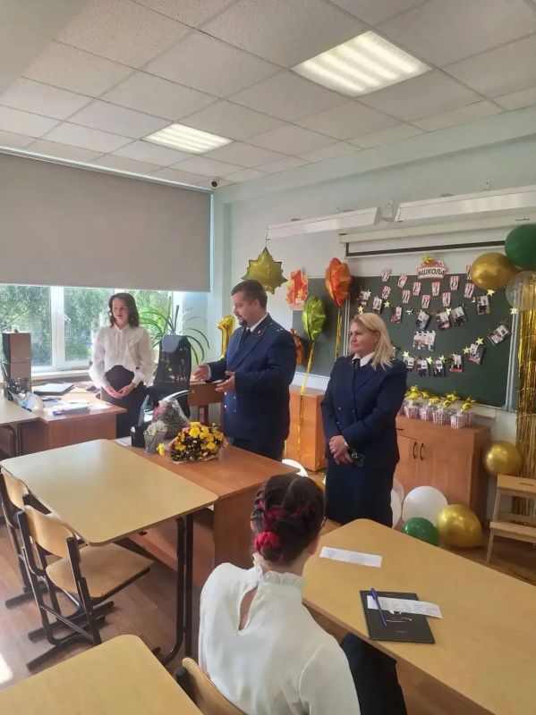Городские и районные прокуроры Ленинградской области поздравили детей с началом учебного года Городские и районные прокуроры Ленинградской области поздравили детей с началом учебного года