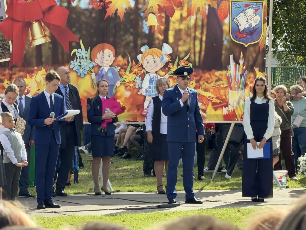 Городские и районные прокуроры Ленинградской области поздравили детей с началом учебного года Городские и районные прокуроры Ленинградской области поздравили детей с началом учебного года