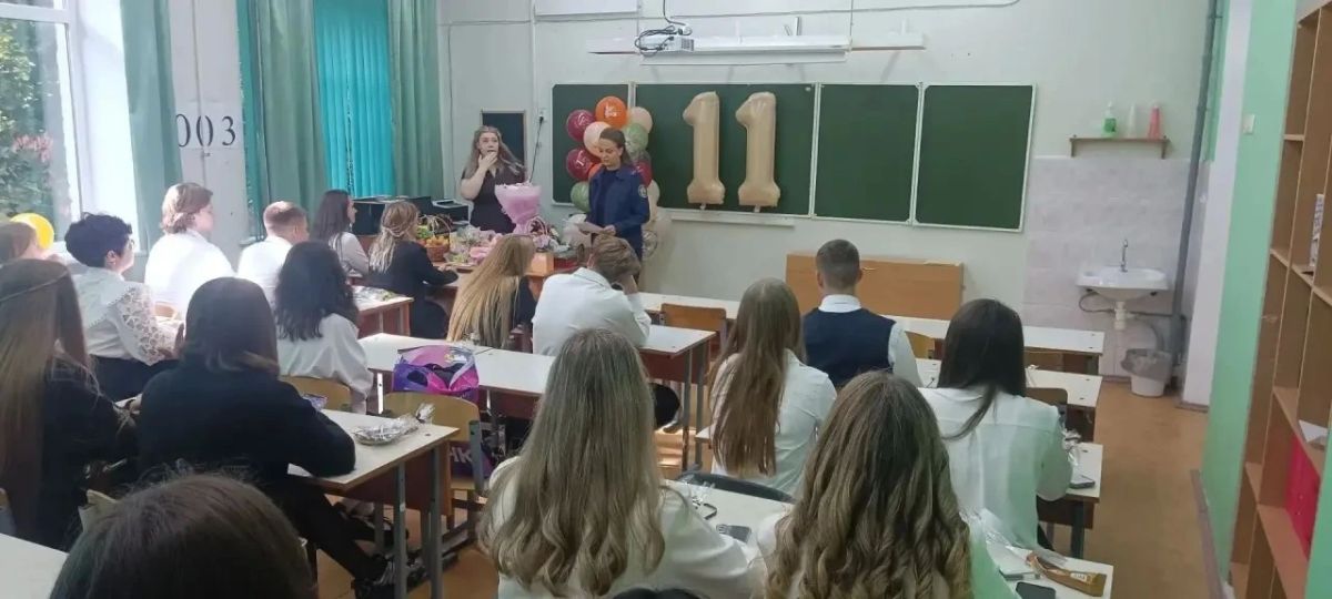 В День знаний следователи Ленинградской области провели «Уроки мужества» для кадет В День знаний следователи Ленинградской области провели «Уроки мужества» для кадет