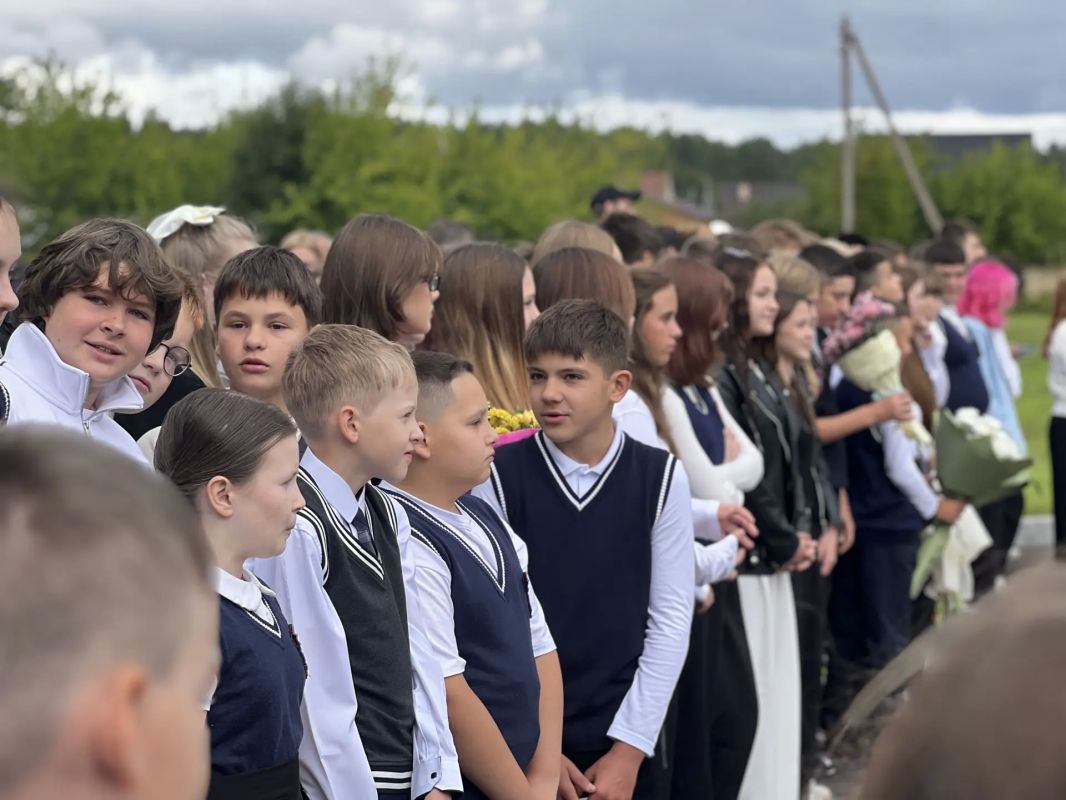 В День знаний одновременно в двух районах Ленинградской области стартовала региональная эко-эстафета «Экостражи Ленобласти: передай планете слово» В День знаний одновременно в двух районах Ленинградской области стартовала региональная эко-эстафета «Экостражи Ленобласти: передай планете слово»