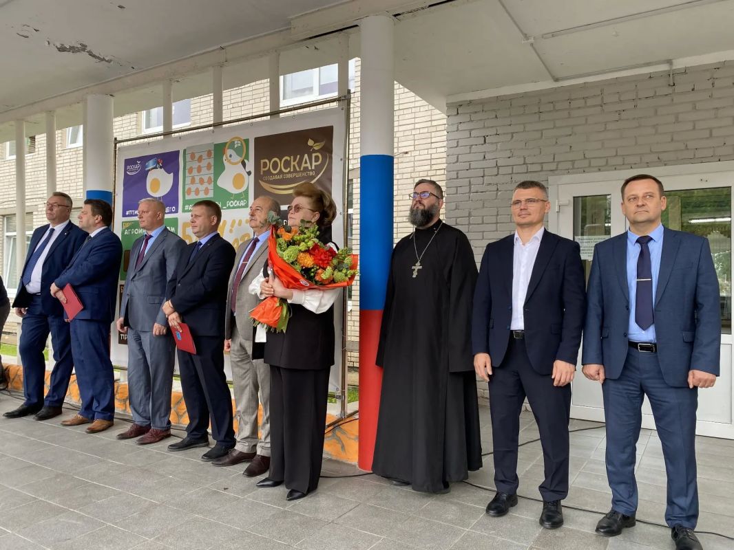 В Первомайском центре образования дан старт новому учебному году и открыт второй агротехнологический класс при поддержке птицефабрики «Роскар» В Первомайском центре образования дан старт новому учебному году и открыт второй агротехнологический класс при поддержке птицефабрики «Роскар»
