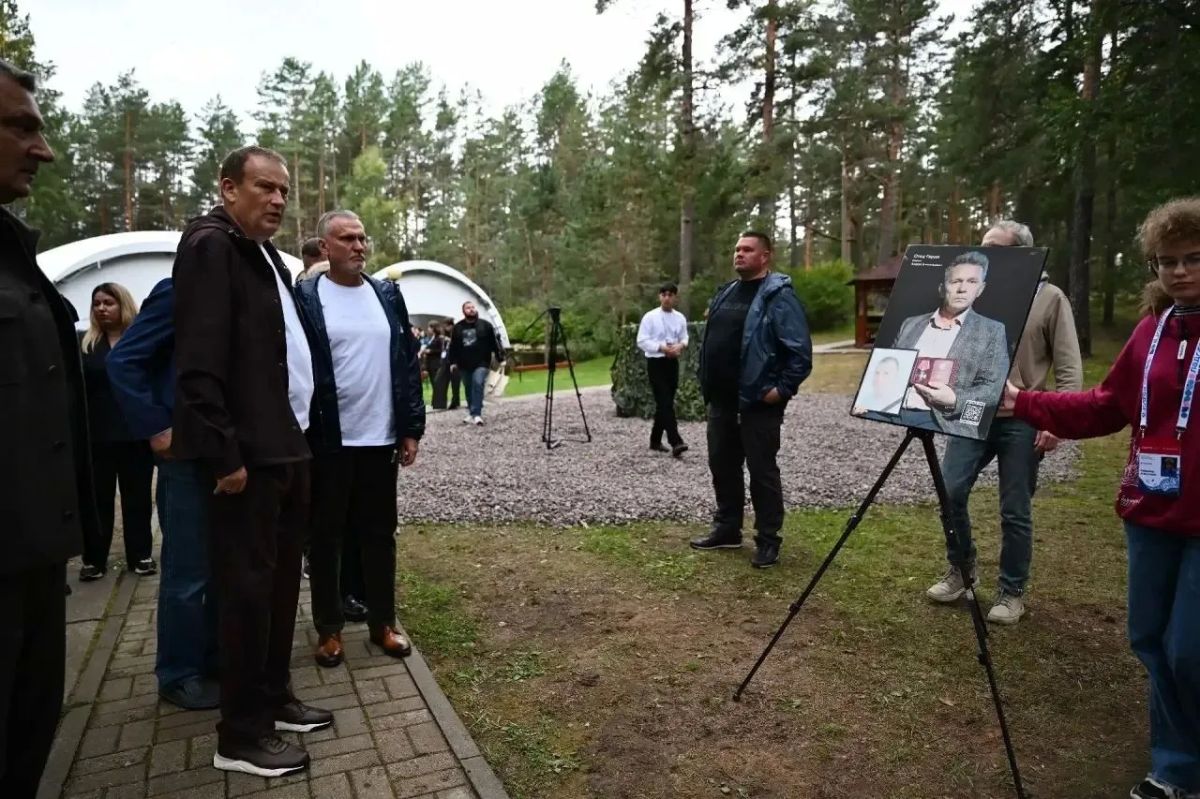 Вице-губернатор Ленобласти Олег Малащенко вместе с губернатором региона Александром Дрозденко и заместителем полпреда президента в СЗФО Любовью Совершаевой принимает участие в работе молодёжного форума «Ладога», который... Вице-губернатор Ленобласти Олег Малащенко вместе с губернатором региона Александром Дрозденко и заместителем полпреда президента в СЗФО Любовью Совершаевой принимает участие в работе молодёжного форума «Ладога», который...