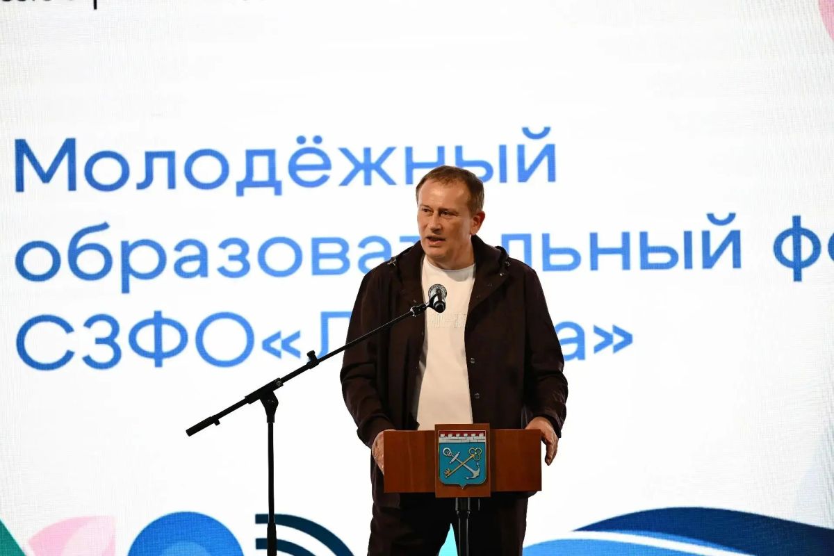 Вице-губернатор Ленобласти Олег Малащенко вместе с губернатором региона Александром Дрозденко и заместителем полпреда президента в СЗФО Любовью Совершаевой принимает участие в работе молодёжного форума «Ладога», который... Вице-губернатор Ленобласти Олег Малащенко вместе с губернатором региона Александром Дрозденко и заместителем полпреда президента в СЗФО Любовью Совершаевой принимает участие в работе молодёжного форума «Ладога», который...