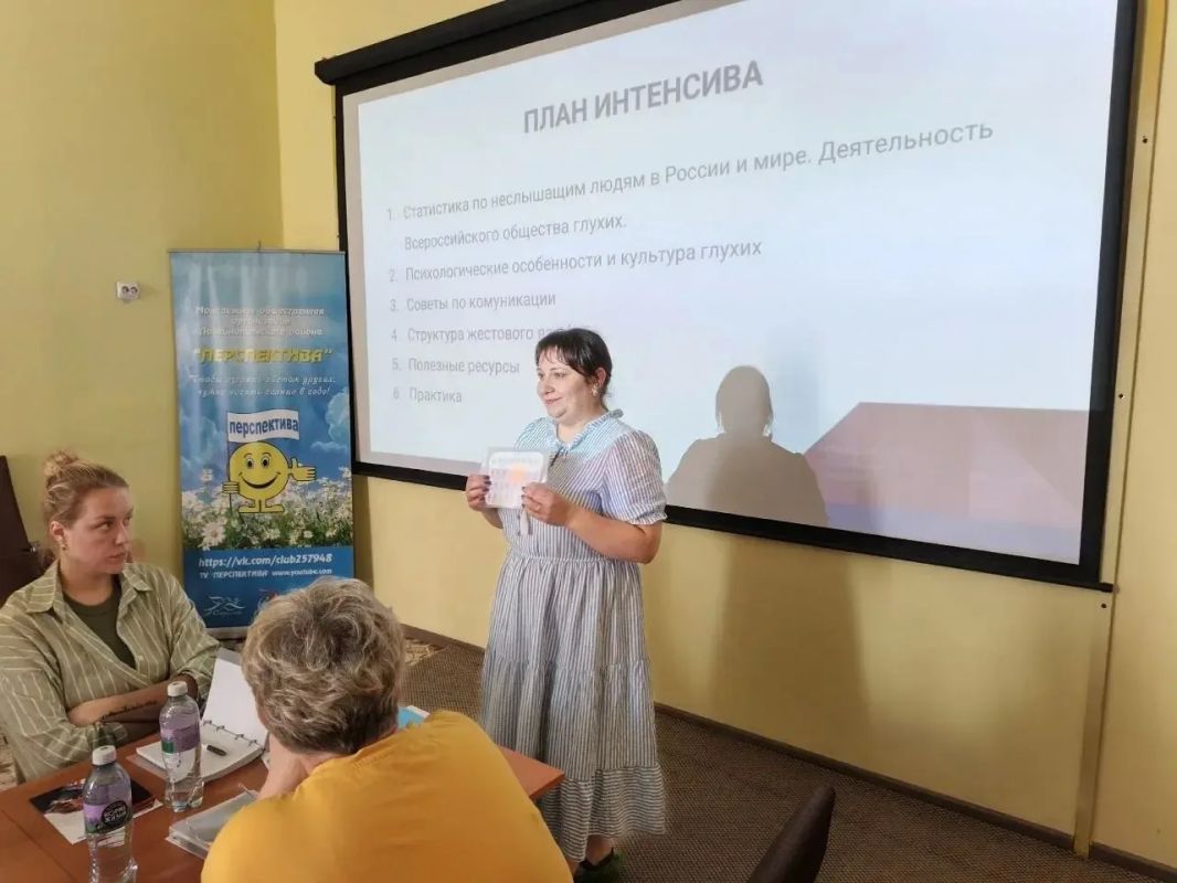 Добро без границ: в Лодейном Поле волонтёры осваивают жестовый язык Добро без границ: в Лодейном Поле волонтёры осваивают жестовый язык