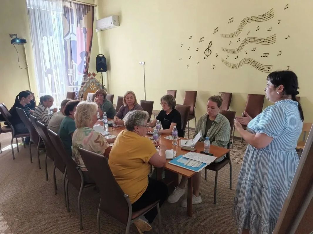 Добро без границ: в Лодейном Поле волонтёры осваивают жестовый язык Добро без границ: в Лодейном Поле волонтёры осваивают жестовый язык