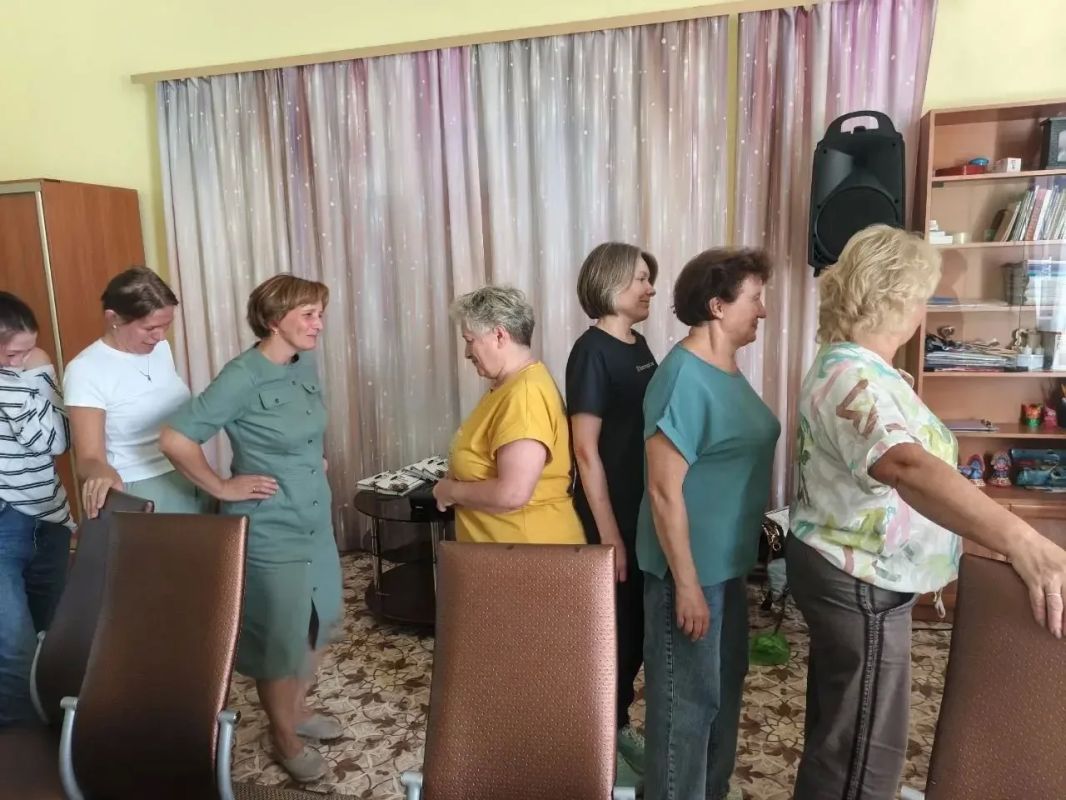 Добро без границ: в Лодейном Поле волонтёры осваивают жестовый язык Добро без границ: в Лодейном Поле волонтёры осваивают жестовый язык