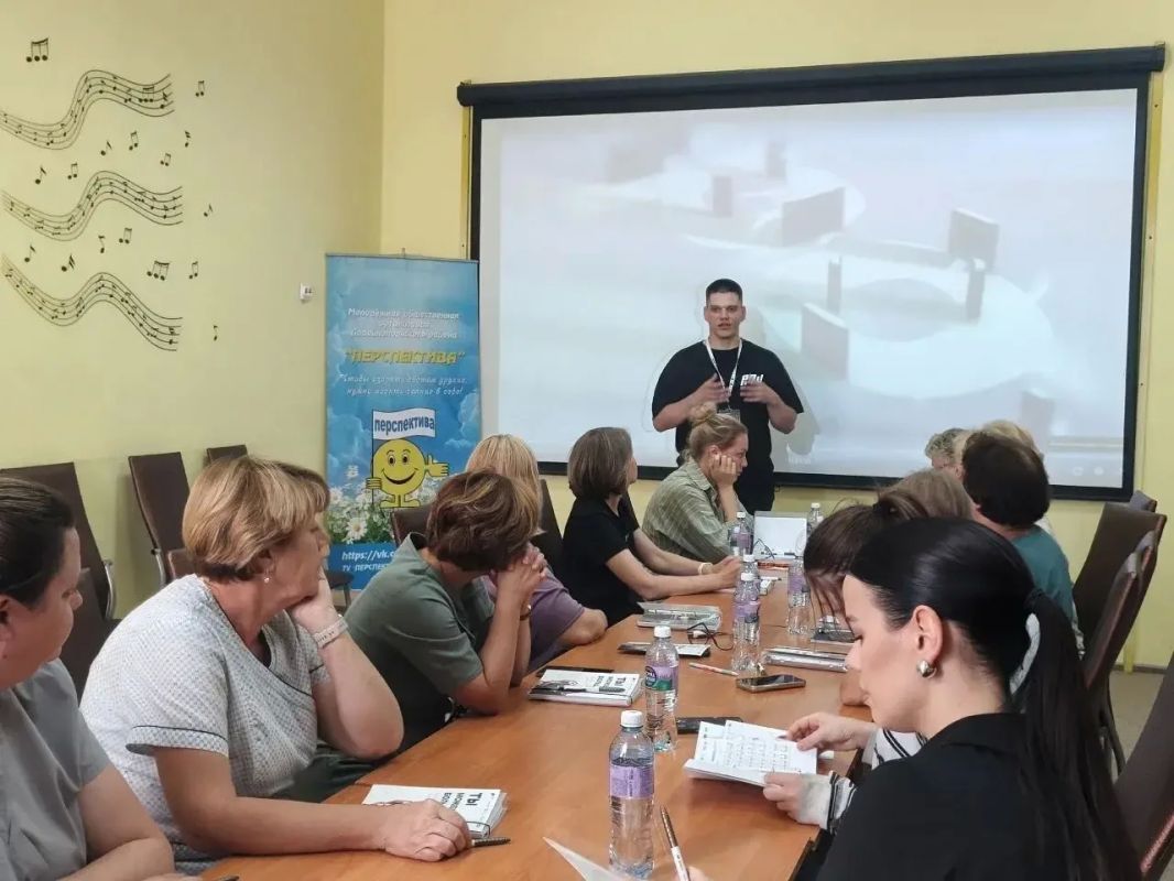 Добро без границ: в Лодейном Поле волонтёры осваивают жестовый язык Добро без границ: в Лодейном Поле волонтёры осваивают жестовый язык