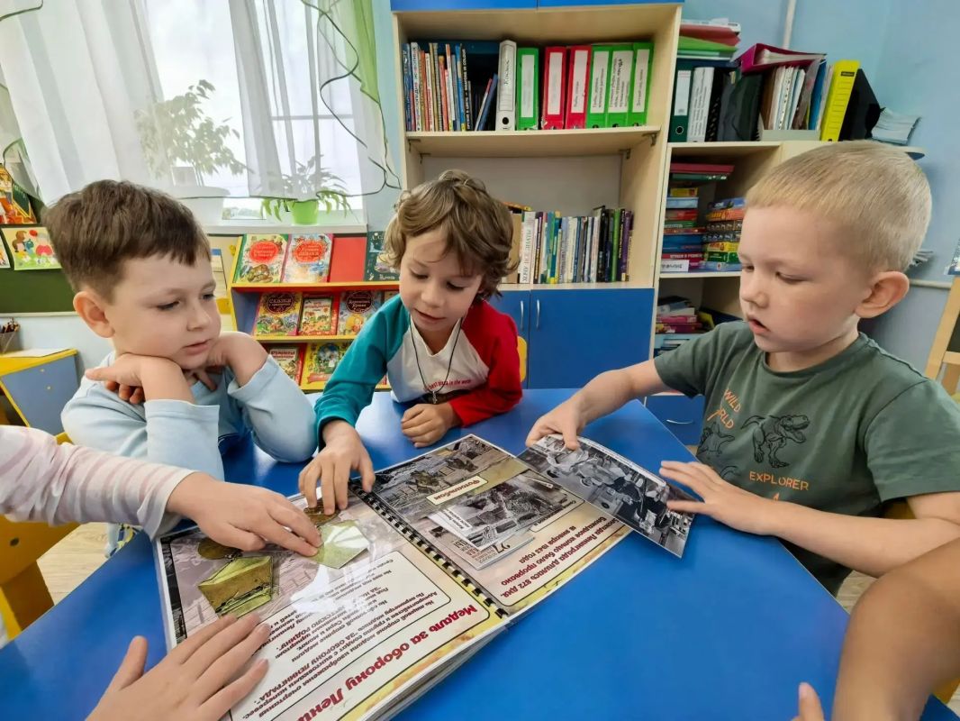 Сегодня, 8 сентября, в образовательных учреждениях Ленинградской области проходят памятные мероприятия, посвящённые Дню памяти жертв блокады Ленинграда и 85-й годовщине начала этих трагических событий Сегодня, 8 сентября, в образовательных учреждениях Ленинградской области проходят памятные мероприятия, посвящённые Дню памяти жертв блокады Ленинграда и 85-й годовщине начала этих трагических событий