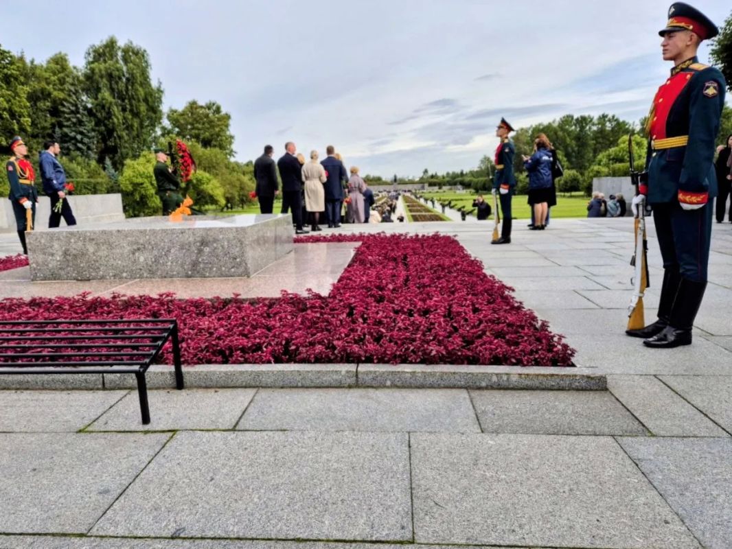85 лет назад, 8 сентября 1941 года, началась одна из самых страшных и героических страниц в истории Великой Отечественной войны — блокада Ленинграда 85 лет назад, 8 сентября 1941 года, началась одна из самых страшных и героических страниц в истории Великой Отечественной войны — блокада Ленинграда