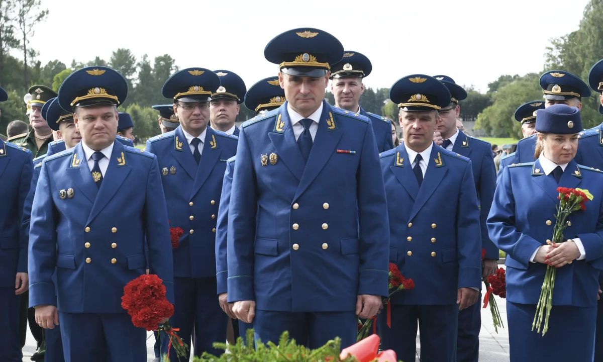 В 85-ю годовщину начала блокады Ленинграда состоялась торжественно-траурная церемония на Пискаревском мемориальном кладбище В 85-ю годовщину начала блокады Ленинграда состоялась торжественно-траурная церемония на Пискаревском мемориальном кладбище