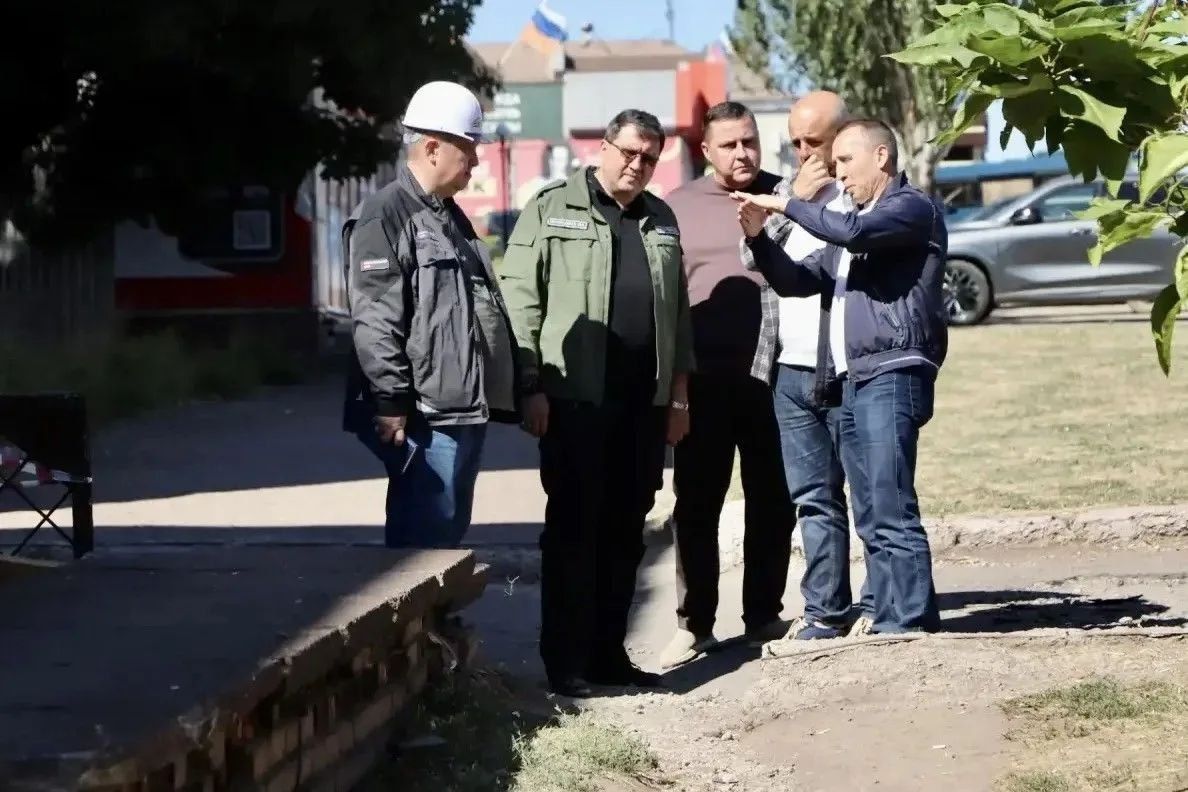 Енакиево: Николай Циганов проверил ход работ на ключевых объектах и обсудил планы с главой округа Игорем Мартыновым Енакиево: Николай Циганов проверил ход работ на ключевых объектах и обсудил планы с главой округа Игорем Мартыновым