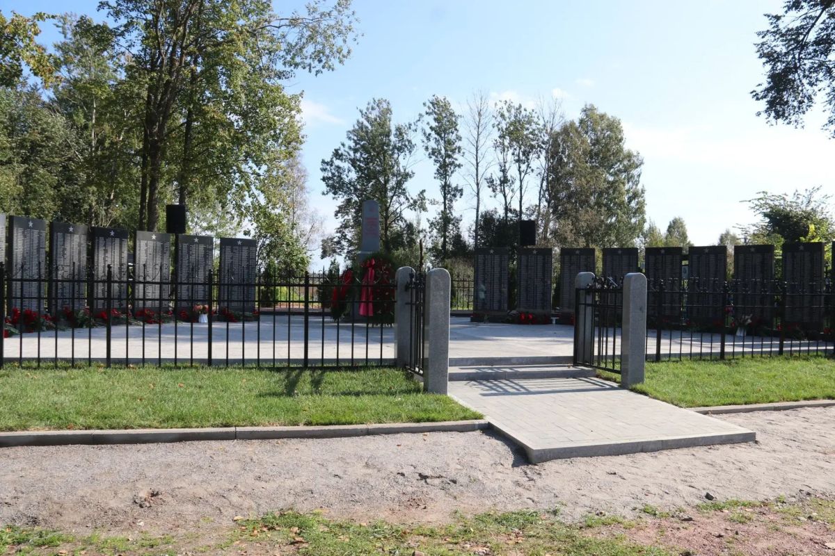 В деревне Оломна завершилась реконструкция братского захоронения советских воинов, погибших в 1941–1944 годах В деревне Оломна завершилась реконструкция братского захоронения советских воинов, погибших в 1941–1944 годах