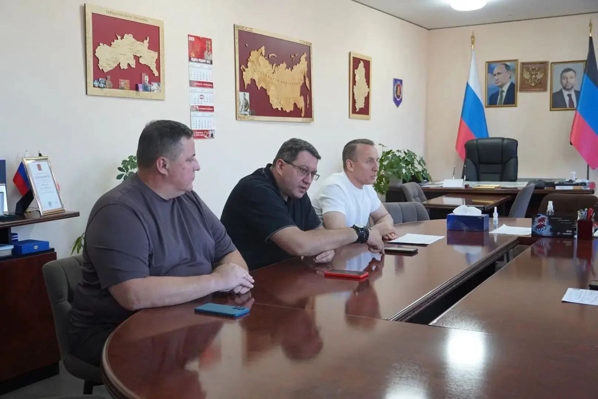 Енакиево: Николай Циганов проверил ход работ на ключевых объектах и обсудил планы с главой округа Игорем Мартыновым Енакиево: Николай Циганов проверил ход работ на ключевых объектах и обсудил планы с главой округа Игорем Мартыновым