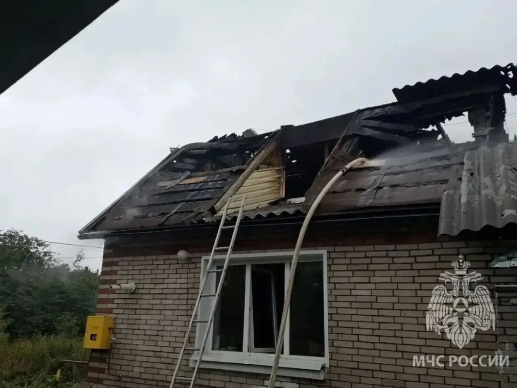 При пожаре в Волосово пострадала девочка, погиб человек При пожаре в Волосово пострадала девочка, погиб человек