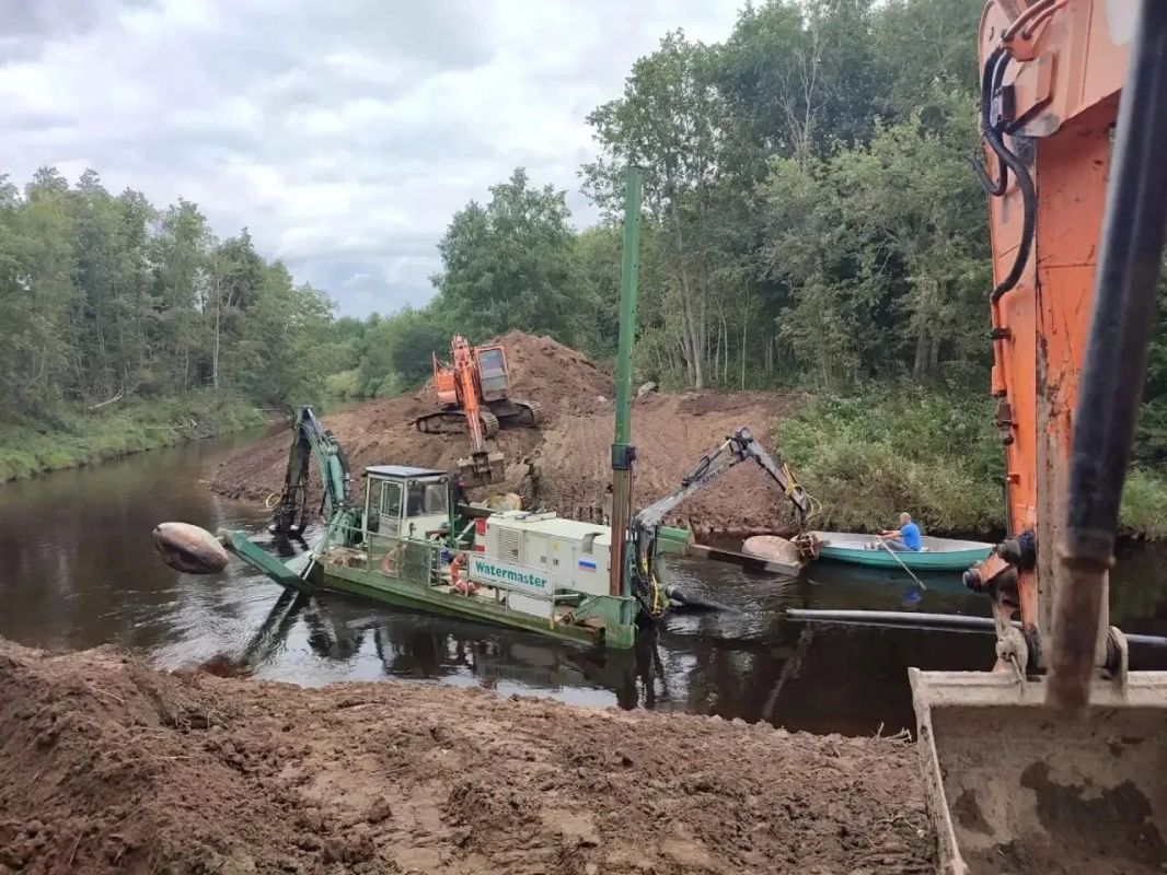 В Ломоносовском районе продолжают приводить в порядок реку Коваши: более 9 км уже расчищено В Ломоносовском районе продолжают приводить в порядок реку Коваши: более 9 км уже расчищено