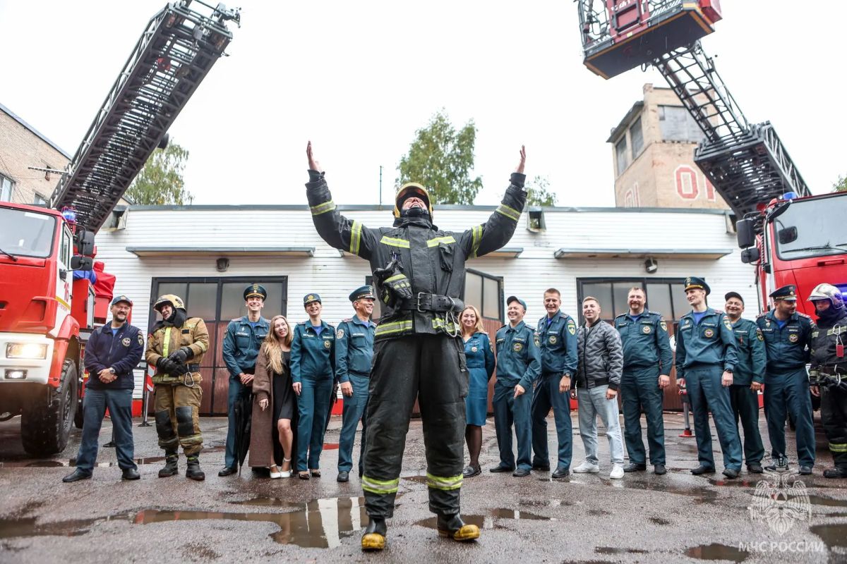 Смывая копоть лет. . Петербургские спасатели — это те, кто ежедневно предотвращает десятки трагедий, идя на риски ради спасения других Смывая копоть лет. . Петербургские спасатели — это те, кто ежедневно предотвращает десятки трагедий, идя на риски ради спасения других