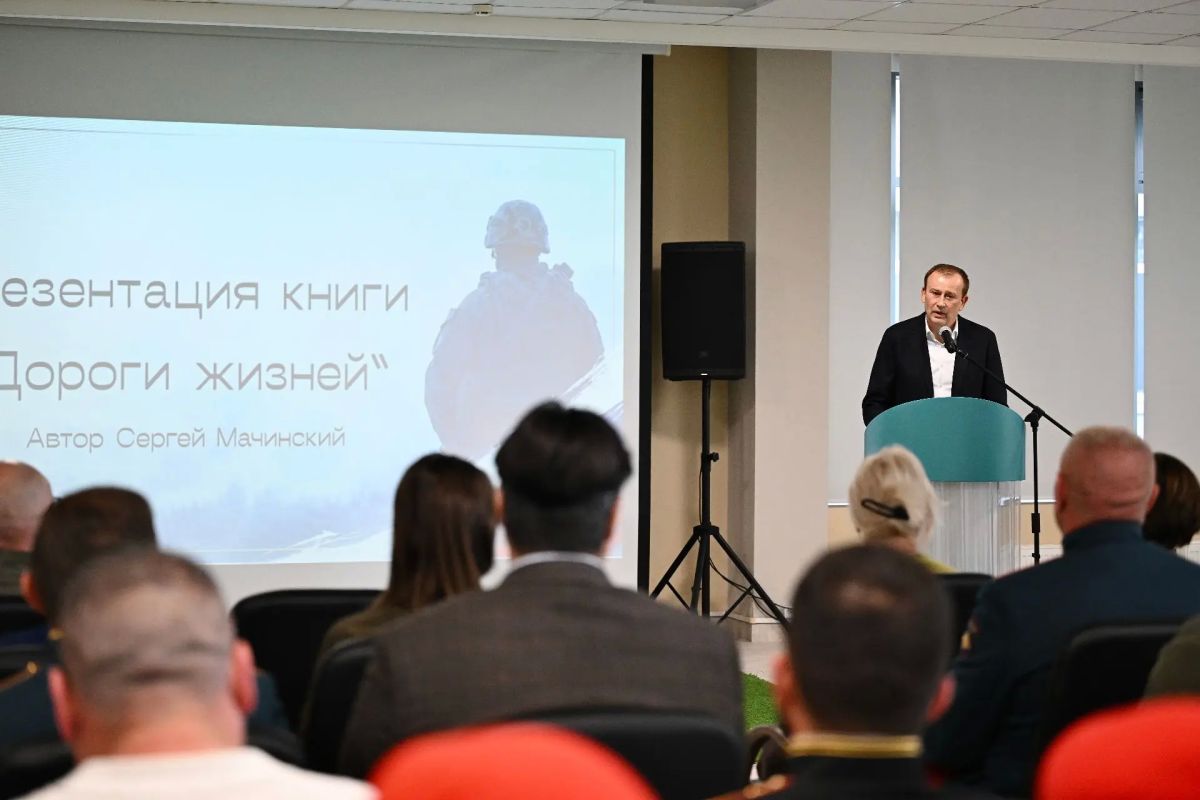 Александр Дрозденко: 47 судеб. 47 современных героев, которых объединяет одно: они были за ленточкой и вернулись живыми Александр Дрозденко: 47 судеб. 47 современных героев, которых объединяет одно: они были за ленточкой и вернулись живыми