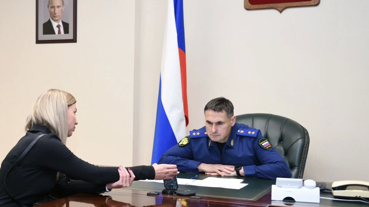 Прокурор г. Санкт-Петербурга Андрей Гуришев провел личный прием граждан в приемной Президента Российской Федерации в Северо-Западном федеральном округе Прокурор г. Санкт-Петербурга Андрей Гуришев провел личный прием граждан в приемной Президента Российской Федерации в Северо-Западном федеральном округе