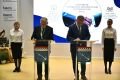 В «Экспофоруме» на выставке «Агрорусь» вице-губернатор Ленинградской области Олег Малащенко и генеральный директор ООО «ИДАВАНГ Луга» Валерий Рыбаков подписали соглашение о социально-экономическом сотрудничестве