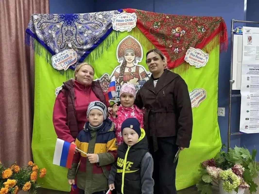 Продолжаем собирать кадры с избирательных участков Ленинградской области! Продолжаем собирать кадры с избирательных участков Ленинградской области!