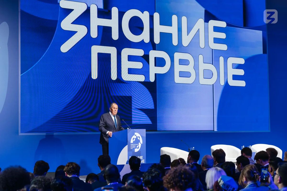 Делегаты Ленинградской области приняли участие в просветительском марафоне «Знание.Первые» на Международном фестивале молодёжи — 2026 в Екатеринбурге Делегаты Ленинградской области приняли участие в просветительском марафоне «Знание.Первые» на Международном фестивале молодёжи — 2026 в Екатеринбурге