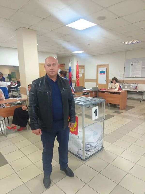 Сегодня специалисты Комитета государственного экологического надзора Ленинградской области и сотрудники Экомилиции приходят на свои избирательные участки в разных уголках региона Сегодня специалисты Комитета государственного экологического надзора Ленинградской области и сотрудники Экомилиции приходят на свои избирательные участки в разных уголках региона