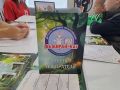 В Луге, в детском центре городского Дома культуры, пока родители голосуют — дети заняты своими выборами: играют в «Выбирай-ку», выбирают кандидатов в Лесной совет