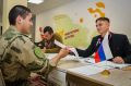 В Ленинградской области военнослужащие 33 бригады оперативного назначения, полка по охране важных государственных объектов и авиационной эскадрильи Северо-Западного округа Росгвардии реализовали свое избирательное право в...
