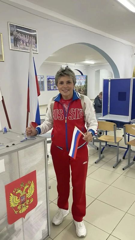Ирина Белоусова, тренер по синхронному плаванию и заслуженный тренер России, уже проголосовала на участке в городе Гатчина