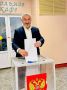 Глава администрации Тихвинского района Ленинградской области Алексей Брицун тоже отдал свой голос