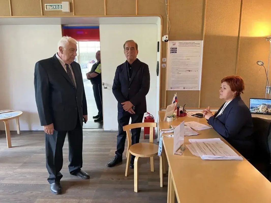 Международные наблюдатели от Межпарламентской Ассамблеи государств — участников СНГ продолжают работу в Ленинградской области Международные наблюдатели от Межпарламентской Ассамблеи государств — участников СНГ продолжают работу в Ленинградской области