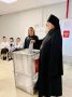 На участке, расположенном в районном Доме культуры Тихвина, свой выбор сделал Владыка Мстислав, епископ Тихвинский и Лодейнопольский